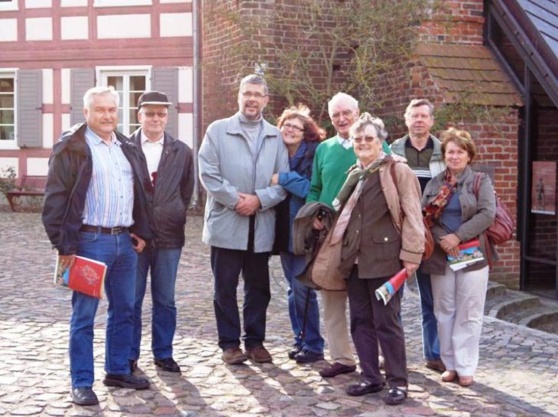 Einige der Mitglieder des Neubrandenburger Münzvereins nach dem Besuch im Museum in Wittstock 2012